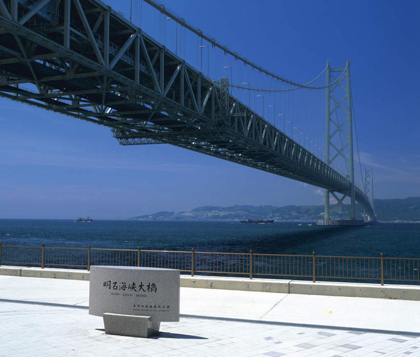 无人,横图,室外,白天,正面,旅游,度假,海浪,海洋,名胜古迹,标志建筑,大桥,地标,建筑,立交桥,桥梁,指示牌,日本,亚洲,遗迹,标志,文字,浪花,云,云朵,高架,斜拉桥,桥,云彩,古迹,文物,娱乐,标识,建设,古建筑,蓝色,白云,蓝天,天空,海水,石碑,天,享受,休闲,旅游胜地,放松,晴朗,海景,古文明,东亚,日本国,明石海峡大桥,大海,风浪,海,海水的波动,近岸浪,涌浪,晴空,彩图