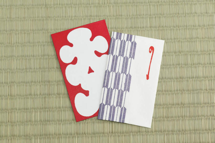 无人,横图,俯视,室内,特写,白天,静物,一排,许多,阴影,花纹,整齐,反射,格子,图案,影子,记事本,排列,红色,白色,本子,笔记本,两本,草席,队列,彩图,高角度拍摄