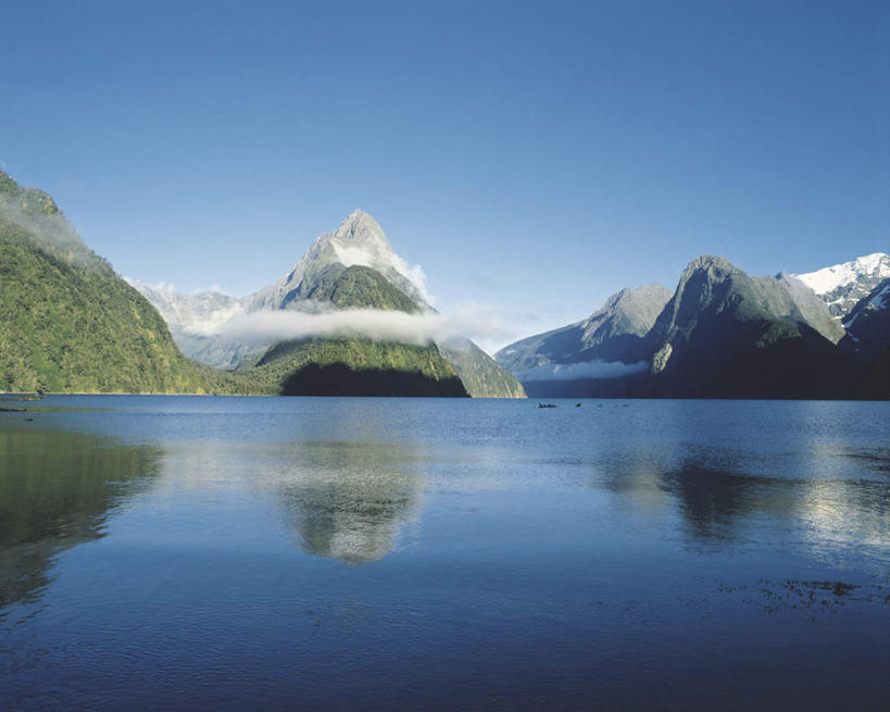 无人,公园,横图,室外,白天,仰视,旅游,度假,湖,湖泊,美景,山,山脉,水,新西兰,湖面,景观,山峰,水流,水面,山峦,娱乐,蓝色,蓝天,天空,自然,湖水,群山,天,享受,休闲,景色,放松,晴朗,国家公园,自然风光,大洋洲,万里无云,纽西兰,长白云之乡,峡湾国家公园,晴空,晴空万里,彩图,低角度拍摄