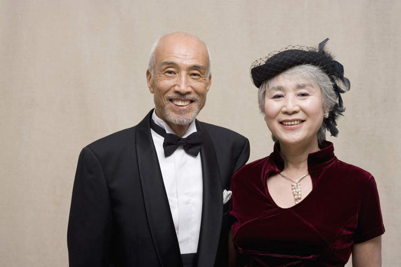 东方人,脸,头,脸颊,两个人,夫妻,站,笑,微笑,露齿笑,横图,室内,特写,白天,正面,晚礼服,爱情,帽子,亚洲,米色背景,浪漫,注视,礼帽,黄种人,肩膀,观察,看,站着,恩爱,恋人,摄影,影棚,观看,察看,关注,老年男性,老年女性,男人,男性,女人,女性,亚洲人,头部,脸部,脸蛋,面部,夫妇,情侣,站立,半身,彩图,影棚拍摄,晚宴服,舞会服,洋服,洋装,夜礼服,拍摄,伴侣