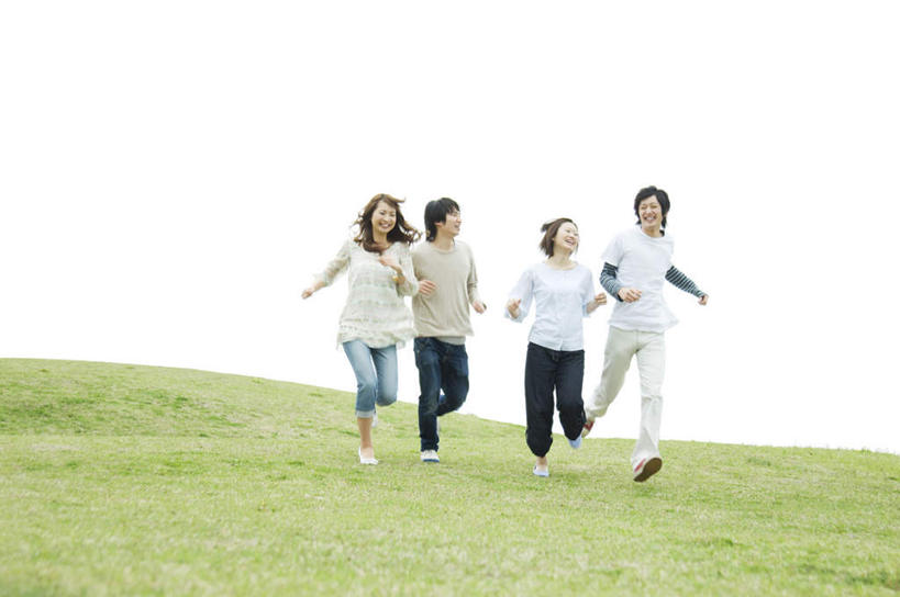 东方人,四个人,伙伴,朋友,跑,横图,室外,白天,正面,爱情,锻炼,友谊,运动,草地,草坪,植物,亚洲,服装,朦胧,模糊,浪漫,注视,休闲装,黄种人,草,衣服,蓝色,绿色,蓝天,天空,天,观察,看,休闲,温暖,温馨,休闲服,恩爱,恋人,服饰,晴朗,观看,和睦,察看,关注,万里无云,体育,友情,男人,男性,年轻男性,年轻女性,女人,女性,亚洲人,情侣,晴空,晴空万里,跑步,彩图,全身,健身,伴侣,融洽