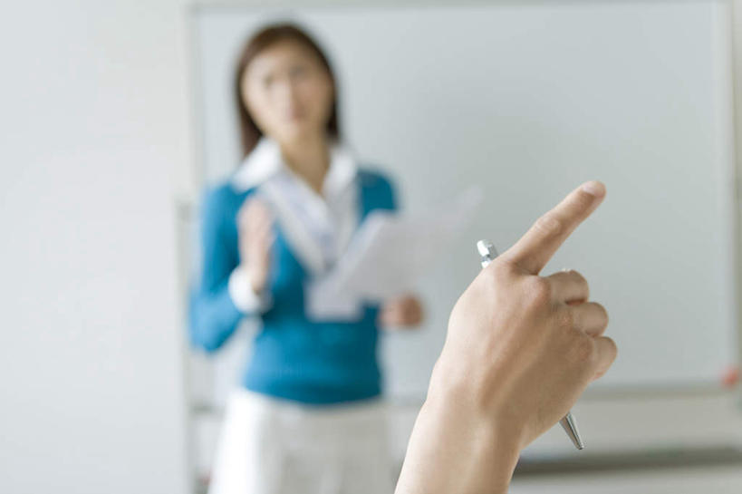 东方人,手,背部,两个人,同事,商务人士,商务男性,商务女性,站,说,横图,室内,特写,白天,正面,衬衫,讨论,成功,合作,团队,集体,信心,亚洲,握,指,套装,朦胧,模糊,笔,办公用品,圆珠笔,拿,拿着,注视,黄种人,方向,队伍,相视,文具,白板,学习用品,观察,看,手势,站着,面对面,手部,握着,观看,对视,单手,文具用品,察看,领导,指向,食指,成就,关注,相对,商务装,记录板,合伙,领袖,工薪阶层,记事板,相看,交流,男人,男性,年轻男性,年轻女性,女人,女性,亚洲人,白领,上班族,沟通,讲话,交谈,商讨,说话,谈话,站立,半身,彩图,衬衣