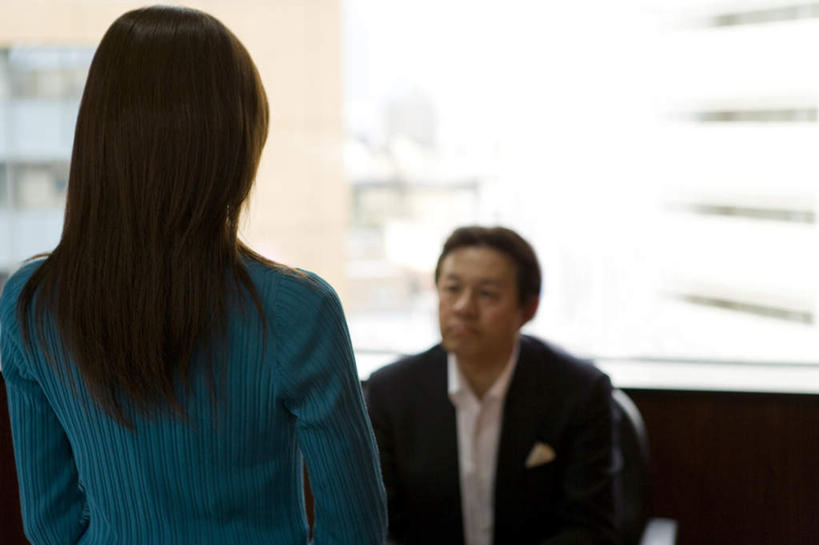 东方人,背部,两个人,同事,商务人士,商务男性,商务女性,坐,说,横图,室内,白天,正面,衬衫,讨论,成功,合作,团队,集体,信心,窗户,落地窗,椅子,亚洲,套装,朦胧,模糊,注视,黄种人,队伍,玻璃窗,相视,会议椅,观察,看,面对面,观看,对视,办公椅,察看,领导,成就,关注,相对,商务装,合伙,领袖,工薪阶层,相看,商务椅,培训椅,交流,男人,男性,年轻男性,年轻女性,女人,女性,亚洲人,白领,上班族,沟通,讲话,交谈,商讨,说话,谈话,坐着,半身,彩图,衬衣