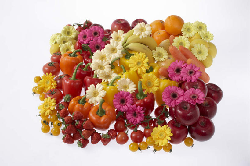 无人,横图,俯视,室内,特写,白天,白色背景,苹果,草莓,柑橘,浆果,香蕉,萝卜,胡萝卜,辣椒,蔬菜,西红柿,水果,许多,新鲜,盛开,生食,食品,果实,非洲菊,花蕾,花,花瓣,花朵,鲜花,食物,粉色,黄色,红色,白色,花苞,花蕊,橙色,菊花,摄影,有机食品,绿色食品,影棚,彩椒,辣角,红海椒,大椒,辣虎,广椒,扶郎花,灯盏花,千日菊,洋莓,水果皇后,橘子,桔子,红莓,甘蕉,地莓,橙子,橙,樱桃番茄,甜椒,柿子椒,圣女果,辣子,红萝卜,海椒,甘荀,番茄,番椒,灯笼椒,彩图,高角度拍摄,影棚拍摄,拍摄