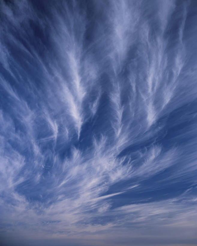 无人,竖图,室外,白天,仰视,旅游,度假,美景,纹路,纹理,景观,云,云朵,云彩,娱乐,蓝色,白云,蓝天,天空,自然,天,享受,休闲,景色,放松,晴朗,自然风光,肌理,晴空,彩图,低角度拍摄