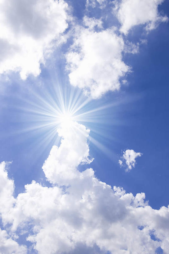 无人,竖图,室外,白天,仰视,旅游,度假,美景,太阳,阴影,光线,影子,景观,云,云朵,云彩,娱乐,蓝色,白云,蓝天,天空,阳光,自然,天,享受,休闲,景色,放松,晴朗,自然风光,晴空,彩图,低角度拍摄
