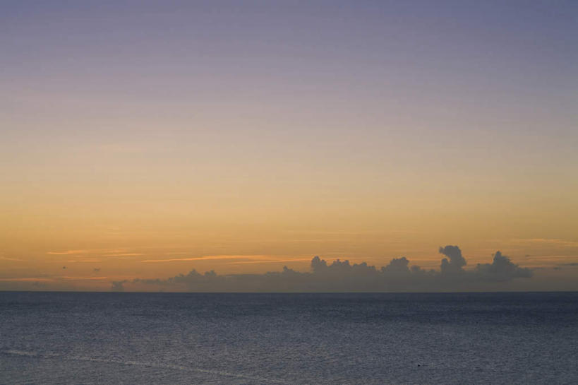 无人,横图,室外,白天,正面,旅游,度假,海浪,海洋,美景,日落,日本,亚洲,朦胧,模糊,景观,浪花,水平线,晚霞,霞光,辽阔,海平线,娱乐,冲绳,自然,海水,黄昏,享受,休闲,广阔,景色,彩霞,放松,一望无际,冲绳县,自然风光,海景,东亚,琉球群岛,日本国,九州地方,无边无际,一马平川,大海,风浪,海,海水的波动,近岸浪,涌浪,夕阳,彩图,水天相接,水天一线