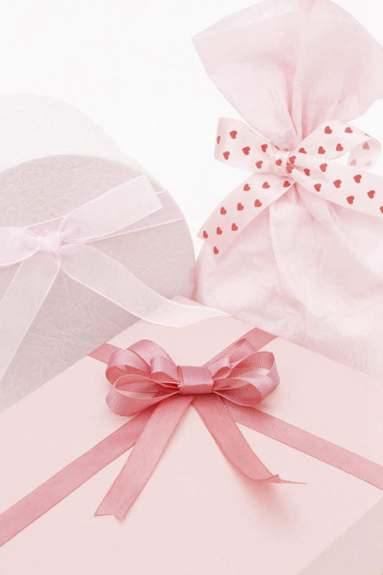 无人,竖图,室内,特写,白天,白色背景,正面,爱情,静物,袋子,礼物,爱心,朦胧,模糊,包装袋,丝绸,丝带,图案,纸袋,缎带,浪漫,绸带,一个,蝴蝶结,温暖,温馨,心形,恩爱,摄影,礼品,影棚,单个,和睦,礼品袋,心型,彩图,影棚拍摄,拍摄,融洽