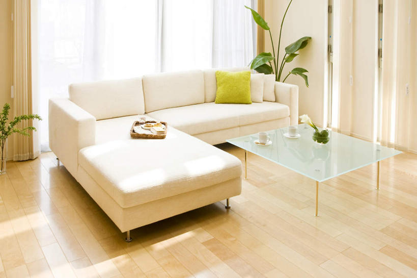 无人,家,客厅,横图,俯视,室内,白天,纯洁,植物,别墅,地板,家具,靠垫,沙发,装修,桌子,建筑,马蹄莲,花瓶,托盘,欧式,朦胧,模糊,装饰,盛开,盆栽,房屋,屋子,公寓,靠枕,盆景,地面,豪华,花蕾,茶几,建设,现代,装潢,洋房,楼房,木地板,住宅,玻璃制品,花,花瓣,花朵,鲜花,虔诚,一朵,一个,黄色,绿色,白色,自然,玻璃瓶,瓶子,垫子,室内装潢,枕头,花苞,花蕊,生长,单个,成长,希望,优雅,明亮,起居室,舒适,家居装潢,高贵,房屋设计,地中海风格,简约风格,布艺沙发,室内设计,宽敞,纯净,马蹄兰,样板房装潢,博爱,永恒,尊贵,高洁,慈菇花,圣洁,水芋,水芋马,设计,彩图,高角度拍摄,房子