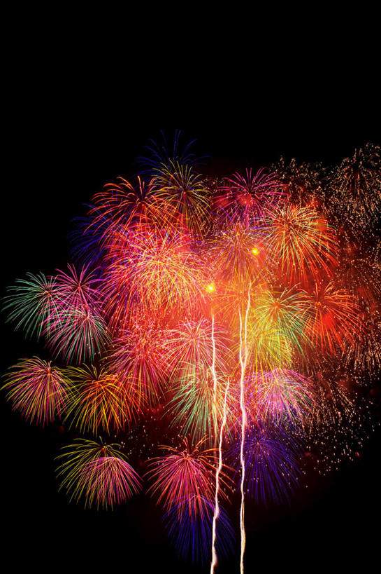 无人,竖图,室外,特写,夜晚,仰视,旅游,度假,烟火,朦胧,模糊,庆祝,美丽,娱乐,黑色,天空,焰火,天,享受,休闲,闪耀,放松,庆贺,闪烁,祝贺,礼花,花炮,礼花炮,绚烂,闪动,闪灼,烟花,彩图,低角度拍摄