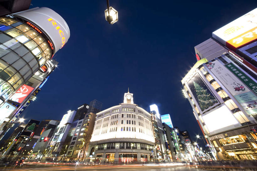 无人,高楼大厦,横图,室外,夜晚,仰视,度假,安全,美景,城市风光,城市,大厦,道路,建筑,路,路灯,摩天大楼,公路,照明,东京,日本,亚洲,阴影,朦胧,模糊,光线,英文,标志,文字,影子,字符,字母,景观,月亮,红绿灯,灯光,信号灯,交通,月光,娱乐,标识,建设,灯,享受,休闲,银座,景色,放松,警示,英文字母,明亮,照亮,照明设备,提示,流通,东亚,交通信号灯,本州,行人信号灯,关东地方,本州岛,日本国,东京都,皎洁,马路,彩图,低角度拍摄,大楼,高层建筑,高楼,摩天楼