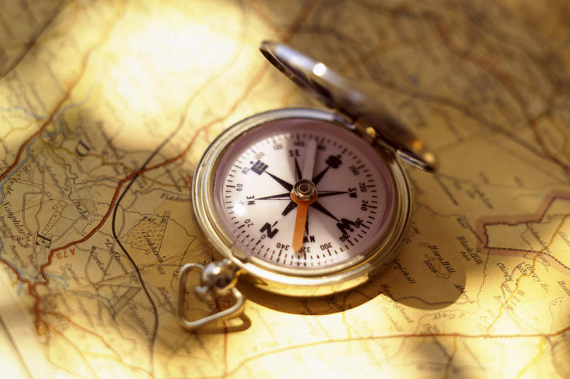 无人,横图,俯视,室内,特写,白天,仪器,科技,道路,地图,阴影,朦胧,模糊,光线,科学,信息,英文,标志,文字,影子,字符,字母,交通,方向,历史,标识,一个,阳光,指南针,指示,地理,单个,引导,指引,英文字母,罗盘,科学技术,指向,指北针,司南,发明,罗盘针,基准,彩图,高角度拍摄,导航,地质