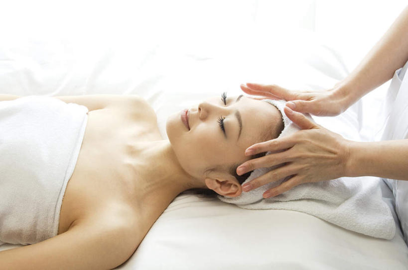 东方人,头发,两个人,伙伴,朋友,按摩师,站,躺,闭眼,笑,摸,微笑,横图,俯视,室内,白天,浴袍,按摩,友谊,床,亚洲,抚摸,阴影,光线,影子,床单,黄种人,被子,白色,黑色,阳光,毛巾,站着,享受,健康,保健,单人床,被单,指压,卧着,友情,年轻女性,女人,女性,亚洲人,技师,闭眼睛,闭着眼,闭着眼睛,触摸,接触,躺着,卧,站立,半身,彩图,高角度拍摄,汤帷子,浴衣,推拿