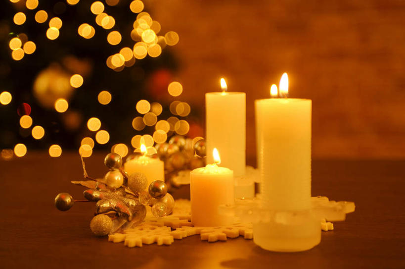 无人,横图,俯视,室内,白天,植物,桌面,蜡烛,照明,圣诞节,一棵,阴影,节日,朦胧,模糊,庆祝,装饰,反射,彩灯,火焰,影子,烛光,灯光,圣诞树,燃烧,文化,灯,树,树木,绿色,自然,灯具,点燃,庆典,生长,成长,纪念,华丽,修饰,照亮,点缀,照明设备,衬托,美观,雅致,雅观,彩图,高角度拍摄