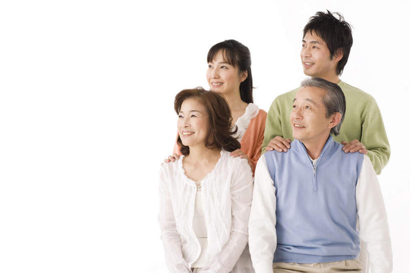 东方人,头发,四个人,家庭,夫妻,母亲,父亲,女儿,儿子,站,坐,笑,摸,微笑,露齿笑,横图,室内,白天,白色背景,正面,爱情,亚洲,撑,抚摸,服装,浪漫,扭头,注视,休闲装,黄种人,衣服,粉色,蓝色,绿色,白色,黑色,观察,看,靠,靠着,倚靠,站着,转头,休闲,温暖,温馨,父子,母女,一家人,休闲服,恩爱,父爱,母爱,恋人,摄影,服饰,影棚,观看,和睦,察看,撑着,倚着,关注,老年男性,老年女性,男人,男性,年轻男性,年轻女性,女人,女性,亚洲人,夫妇,情侣,触摸,接触,站立,坐着,半身,彩图,影棚拍摄,拍摄,伴侣,融洽