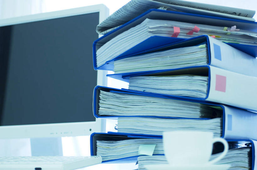 无人,横图,室内,白天,正面,电脑,显示器,鼠标,键盘,桌子,杯子,餐具,一堆,许多,阴影,堆叠,堆积,光线,网络,材料,瓷器,档案,碟子,盘,文件,影子,办公桌,咖啡杯,陶瓷制品,输入设备,通讯设备,排列,一个,阳光,盘子,资料,碟,台式电脑,单个,堆,队列,文档,瓷杯,通信设备,输出设备,彩图