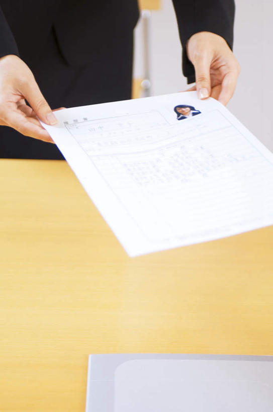 东方人,一个人,商务人士,商务男性,办公室,站,捧,摸,竖图,俯视,室内,白天,衬衫,餐桌,桌子,亚洲,仅一个男性,仅一个人,抚摸,握,阴影,套装,传递,光线,材料,档案,文件,影子,拿,拿着,黄种人,仅一个年轻男性,阳光,资料,站着,握着,餐台,文档,商务装,工薪阶层,男人,男性,年轻男性,亚洲人,白领,上班族,触摸,端,端着,接触,捧着,手捧,站立,半身,彩图,高角度拍摄,衬衣