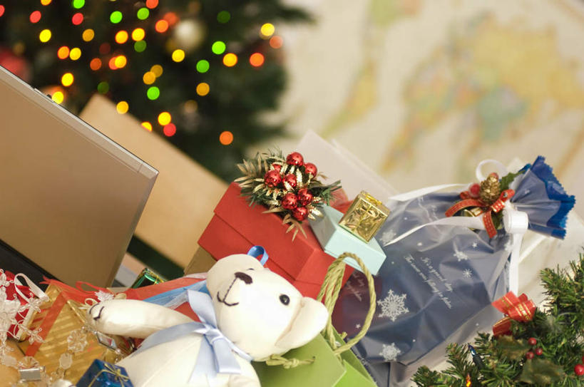 无人,横图,室内,白天,正面,电脑,笔记本电脑,植物,台灯,礼盒,礼物,照明,圣诞节,一棵,节日,朦胧,模糊,庆祝,装饰,网络,彩灯,纸盒,灯光,圣诞树,文化,通讯设备,灯,盒子,树,树木,一个,红色,绿色,白色,自然,包装盒,玩具熊,礼品盒,庆典,毛绒玩具,礼品,生长,单个,成长,纪念,华丽,修饰,一台,照亮,点缀,无线,照明设备,通信设备,无线网络,无线上网,便携式电脑,衬托,美观,雅致,雅观,手提电脑,彩图