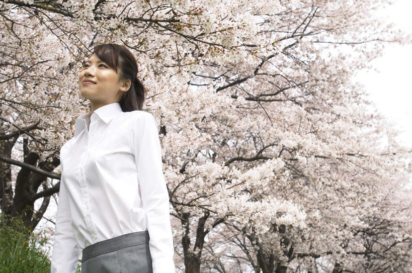 东方人,头发,一个人,站,笑,微笑,露齿笑,横图,室外,白天,正面,衬衫,旅游,度假,草地,草坪,植物,樱花,亚洲,仅一个年轻女性,仅一个女性,仅一个人,阴影,盛开,光线,影子,花蕾,注视,黄种人,娱乐,草,花,花瓣,花朵,鲜花,树,树木,粉色,蓝色,绿色,黑色,蓝天,天空,阳光,自然,天,花苞,花蕊,观察,看,站着,享受,休闲,放松,生长,晴朗,成长,观看,察看,关注,万里无云,仙樱花,福岛樱,青肤樱,年轻女性,女人,女性,亚洲人,晴空,晴空万里,荆桃,抬头,仰头,站立,半身,彩图,衬衣