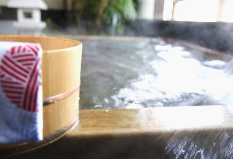 无人,横图,俯视,室内,特写,白天,按摩,美容,水,植物,窗户,落地窗,一条,护肤,阴影,波纹,朦胧,模糊,光线,木制,盆栽,液体,影子,墙,水滴,盆景,玻璃窗,墙壁,墙面,一个,绿色,白色,水纹,阳光,自然,木制品,毛巾,波浪,保养,享受,休闲,浴盆,放松,SPA水疗,保健,温泉浴场,生长,单个,成长,养颜,矿泉疗养地,彩图,高角度拍摄,水疗