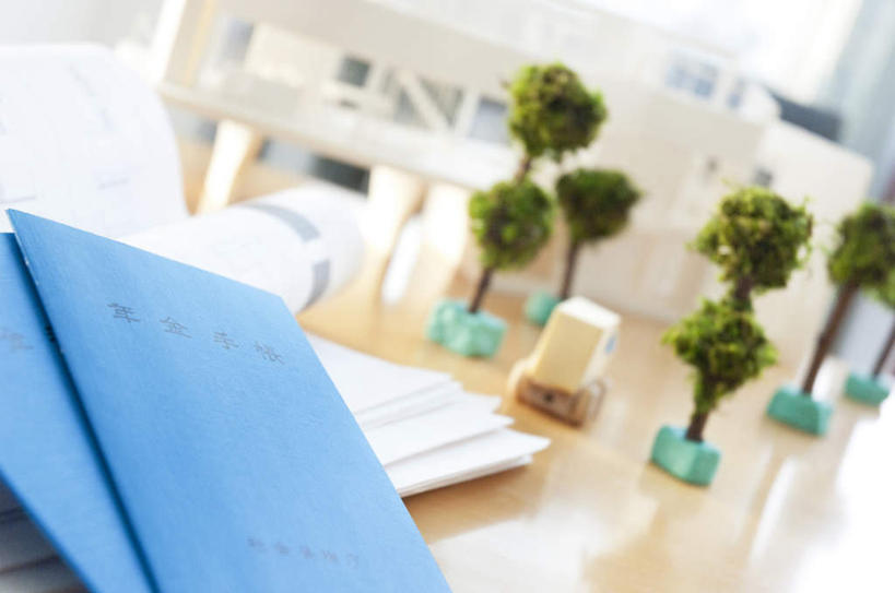 无人,横图,俯视,室内,特写,白天,植物,窗户,桌子,椅子,许多,阴影,朦胧,模糊,光线,材料,档案,图纸,文件,影子,办公桌,木椅,设计图,玻璃窗,树,树木,绿色,阳光,自然,模型,资料,生长,成长,文档,工程图,草图,蓝图,设计,彩图,高角度拍摄