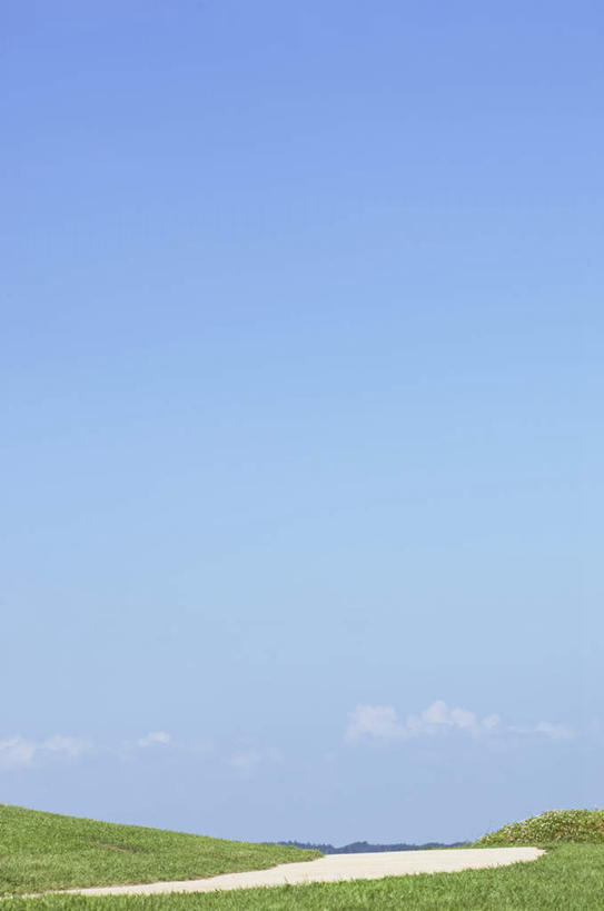 无人,竖图,室外,白天,正面,旅游,度假,草地,草坪,美景,植物,道路,路,阴影,光线,影子,景观,云,云朵,小路,交通,云彩,娱乐,草,树,树木,蓝色,绿色,白云,蓝天,天空,阳光,自然,天,享受,休闲,景色,放松,乡间小路,生长,成长,自然风光,彩图