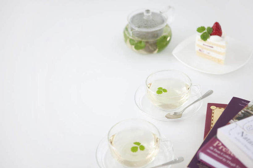 点心,东方人,无人,横图,俯视,室内,特写,白天,下午茶,植物,茶,桌面,草莓,浆果,猕猴桃,水果,亚洲,一堆,一块,许多,阴影,堆叠,堆积,朦胧,模糊,新鲜,光线,影子,勺子,生食,食品,果实,薄荷叶,两杯,黄种人,树,树木,食物,糕点,绿色,阳光,自然,调羹,汤匙,有机食品,绿色食品,生长,成长,堆,亚洲人,洋莓,水果皇后,奇异果,猕猴梨,红莓,地莓,彩图,高角度拍摄,蛋糕