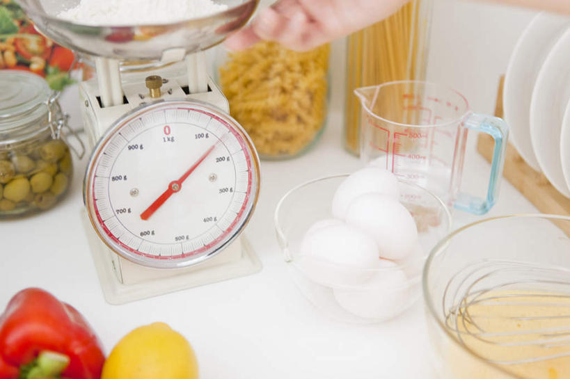 无人,横图,俯视,室内,特写,白天,实验,仪器,桌面,柠檬,辣椒,蔬菜,杯子,水果,许多,朦胧,模糊,新鲜,研究,透明,分析,化学,测试,蛋,调料,鸡蛋,食品,果实,调味品,调味料,量杯,玻璃制品,食物,一个,白色,玻璃瓶,瓶子,器皿,有机食品,绿色食品,单个,衡量,计量,台秤,彩椒,辣角,红海椒,大椒,辣虎,广椒,玻璃仪器,试验耗材,实验用品,衡器,卵,玻璃杯,秤,益母果,柠果,甜椒,柿子椒,辣子,海椒,番椒,灯笼椒,彩图,高角度拍摄