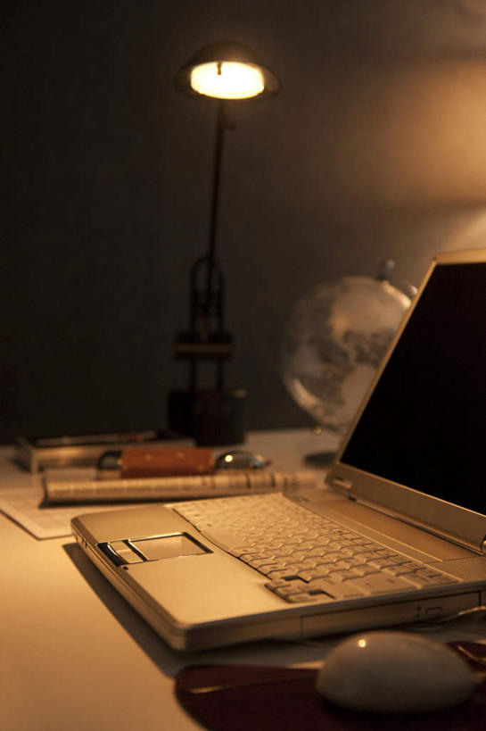 无人,竖图,室内,白天,正面,电脑,笔记本电脑,仪器,海洋,台灯,桌面,桌子,地图,照明,朦胧,模糊,网格,网络,笔,材料,档案,地球仪,文件,线条,世界地图,办公桌,地球,陆地,灯光,办公用品,全球,通讯设备,灯,球,文具,一个,经纬线,模型,学习用品,资料,灯具,球体,地理,国家,单个,文具用品,照亮,大陆,世界,无线,照明设备,文档,通信设备,无线网络,纬线,版图,经线,无线上网,便携式电脑,经纬仪,地理学,手提电脑,彩图,大洋,大洲