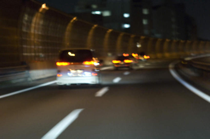 无人,高楼大厦,横图,室外,夜晚,正面,度假,美景,城市风光,城市,大厦,道路,建筑,路,摩天大楼,公路,汽车,三辆,阴影,朦胧,模糊,光线,影子,景观,灯光,交通,娱乐,建设,车,交通工具,轿车,享受,休闲,景色,放松,车灯,马路,彩图,大楼,高层建筑,高楼,摩天楼