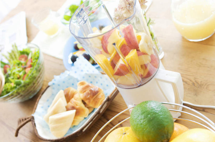 点心,面包,无人,横图,俯视,室内,白天,苹果,柠檬,蔬菜,水果,一堆,许多,切开,堆积,新鲜,罐子,篮子,生食,食品,面点,果实,榨汁机,玻璃制品,食物,糕点,饮料,两个,一个,黄色,红色,绿色,玻璃瓶,瓶子,竹篮,碗,切,四个,有机食品,绿色食品,单个,堆,一台,一瓶,剖面,切面,一碗,益母果,柠果,彩图,高角度拍摄