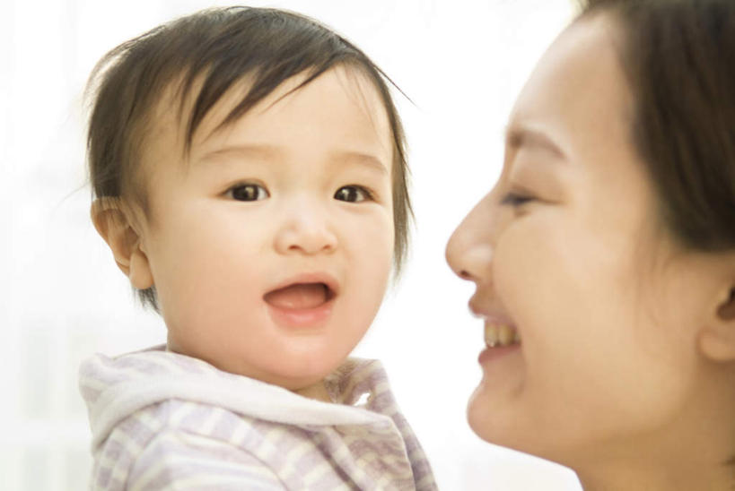 东方人,儿童,两个人,家庭,母亲,儿子,站,抱,横图,室内,白天,白色背景,正面,纯洁,亚洲,黄种人,小孩,站着,温暖,温馨,母子,一家人,可爱,母爱,童年,童趣,摄影,影棚,抱着,和睦,搂着,童真,烂漫,无邪,天真,男孩,年轻女性,女人,女性,亚洲人,孩子,年轻人,搂,搂抱,站立,半身,彩图,影棚拍摄,拍摄,融洽,男生