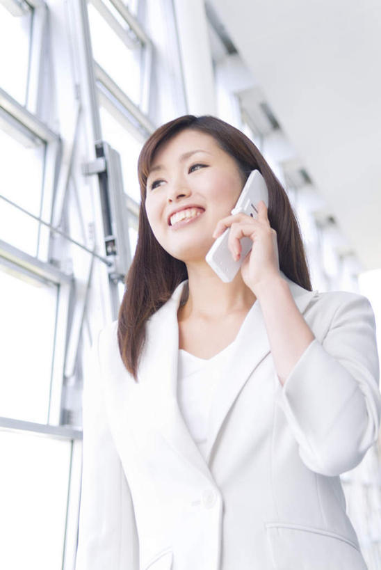 东方人,一个人,商务人士,商务女性,办公室,站,打电话,横图,室内,白天,正面,衬衫,窗户,电话,手机,亚洲,仅一个年轻女性,仅一个女性,仅一个人,套装,拿,拿着,黄种人,通讯设备,玻璃窗,站着,商务装,工薪阶层,交流,年轻女性,亚洲人,年轻人,白领,上班族,沟通,通话,站立,半身,彩图,衬衣