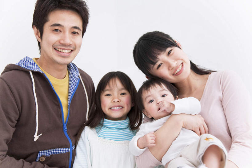 东方人,儿童,四个人,家庭,夫妻,母亲,父亲,女儿,儿子,坐,抱,横图,室内,白天,正面,爱情,纯洁,亚洲,服装,棕色,浪漫,休闲装,黄种人,小孩,衣服,休闲,温暖,温馨,父女,父子,母女,母子,一家人,休闲服,恩爱,父爱,可爱,母爱,童年,童趣,恋人,服饰,抱着,和睦,搂着,童真,烂漫,无邪,天真,男孩,男人,男性,年轻男性,年轻女性,女孩,女人,女性,亚洲人,孩子,年轻人,夫妇,情侣,搂,搂抱,坐着,半身,彩图,伴侣,融洽,男生,女生