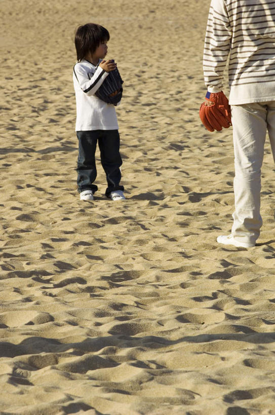 东方人,儿童,两个人,家庭,父亲,儿子,站,竖图,室外,白天,正面,纯洁,亚洲,拿,拿着,黄种人,小孩,手套,站着,温暖,温馨,父子,一家人,父爱,可爱,童年,童趣,和睦,童真,烂漫,无邪,天真,男孩,男人,男性,年轻男性,亚洲人,孩子,年轻人,站立,彩图,全身,融洽,男生