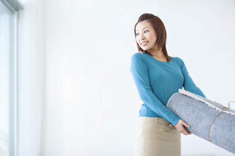 东方人,一个人,站,笑,微笑,露齿笑,横图,室内,白天,白色背景,正面,亚洲,仅一个年轻女性,仅一个女性,仅一个人,服装,拿,拿着,休闲装,黄种人,衣服,蓝色,毛巾,站着,休闲,休闲服,摄影,服饰,影棚,年轻女性,女人,女性,亚洲人,站立,半身,彩图,影棚拍摄,拍摄