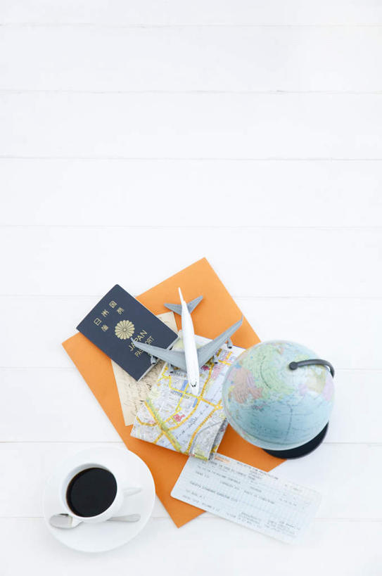 咖啡,无人,竖图,俯视,室内,特写,白天,幸福,仪器,海洋,桌子,静物,杯子,地图,一本,网格,日文,英文,标志,瓷器,地球仪,文字,线条,字符,字母,世界地图,办公桌,地球,陆地,咖啡杯,陶瓷制品,一杯,全球,娱乐,标识,球,饮料,一个,经纬线,模型,享受,休闲,球体,温馨,放松,乐趣,地理,国家,单个,英文字母,护照,大陆,世界,提神,舒适,瓷杯,醒脑,纬线,版图,经线,经纬仪,地理学,日语,软饮料,彩图,高角度拍摄,大洋,大洲