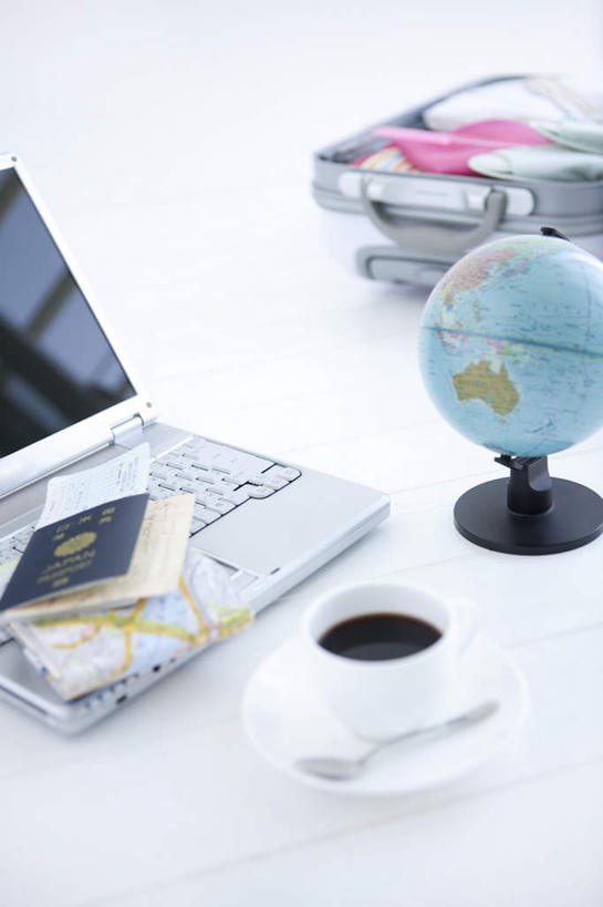 无人,竖图,俯视,室内,特写,白天,电脑,笔记本电脑,仪器,海洋,桌子,静物,地图,一本,网格,网络,地球仪,线条,世界地图,办公桌,地球,陆地,全球,通讯设备,球,一个,经纬线,模型,球体,地理,国家,单个,护照,大陆,世界,无线,通信设备,无线网络,纬线,版图,经线,无线上网,便携式电脑,经纬仪,地理学,手提电脑,彩图,高角度拍摄,大洋,大洲