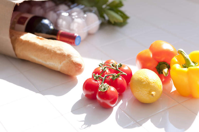 点心,面包,红酒,无人,横图,俯视,室内,特写,白天,柠檬,辣椒,蔬菜,西红柿,水果,一排,许多,阴影,环保,新鲜,整齐,光线,蛋格,影子,蛋,鸡蛋,生食,食品,面点,果实,玻璃制品,酒瓶,食物,糕点,排列,白色,阳光,玻璃瓶,瓶子,摄影,有机食品,绿色食品,影棚,能源,回收,资源,长棍面包,队列,利用,彩椒,低碳,鸡蛋盒,循环,辣角,红海椒,大椒,辣虎,广椒,鸡蛋格,蛋托,蛋盒,卵,持续,益母果,柠果,甜椒,柿子椒,辣子,海椒,番茄,番椒,灯笼椒,彩图,高角度拍摄,影棚拍摄,拍摄