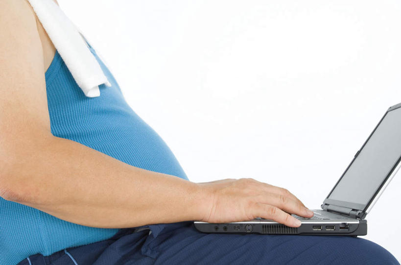 东方人,一个人,坐,横图,室内,特写,白天,白色背景,侧面,电脑,笔记本电脑,亚洲,仅一个男性,仅一个人,敲打,服装,网络,背心,纺织物,休闲装,黄种人,输入,通讯设备,仅一个年轻男性,衣服,蓝色,毛巾,打字,清洁,休闲,休闲服,摄影,服饰,影棚,保暖,点击,敲击,无线,通信设备,无线网络,无线上网,便携式电脑,透气,防水,肥,胖,储水,耐磨,吸水,按键,手提电脑,男人,男性,年轻男性,亚洲人,坐着,半身,彩图,影棚拍摄,拍摄