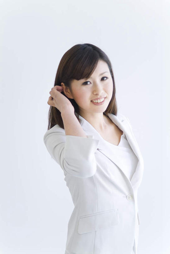 东方人,脸,头,脸颊,一个人,商务人士,商务女性,站,笑,摸,微笑,露齿笑,竖图,室内,特写,白天,白色背景,正面,衬衫,亚洲,仅一个年轻女性,仅一个女性,仅一个人,抚摸,套装,注视,黄种人,黑色,观察,看,站着,摄影,影棚,观看,察看,关注,商务装,工薪阶层,年轻女性,亚洲人,年轻人,头部,长发,脸部,脸蛋,面部,白领,上班族,触摸,接触,站立,半身,彩图,影棚拍摄,衬衣,拍摄
