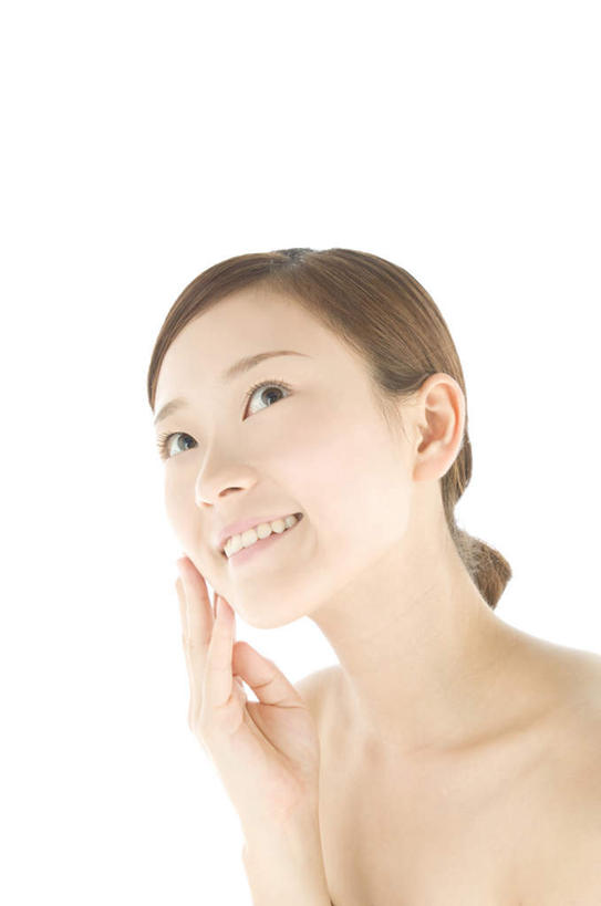 东方人,脸,头,脸颊,手,一个人,站,笑,摸,微笑,露齿笑,竖图,室内,特写,白天,白色背景,正面,亚洲,仅一个年轻女性,仅一个女性,仅一个人,抚摸,墙,注视,黄种人,肩膀,墙壁,墙面,黑色,观察,看,站着,手部,摄影,影棚,观看,单手,察看,关注,年轻女性,女人,女性,亚洲人,头部,长发,脸部,脸蛋,面部,触摸,接触,抬头,仰头,站立,半身,彩图,影棚拍摄,拍摄