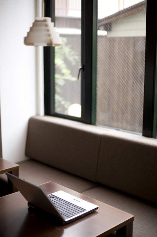 无人,家,客厅,竖图,室内,白天,正面,电脑,笔记本电脑,别墅,餐桌,家具,装修,桌子,建筑,照明,欧式,装饰,网络,房屋,屋子,公寓,灯光,豪华,通讯设备,建设,现代,装潢,洋房,楼房,吊灯,住宅,灯,灯具,室内装潢,餐台,明亮,照亮,无线,起居室,舒适,家居装潢,照明设备,通信设备,无线网络,房屋设计,地中海风格,古典风格,简约风格,无线上网,便携式电脑,室内设计,宽敞,样板房装潢,手提电脑,设计,彩图,房子