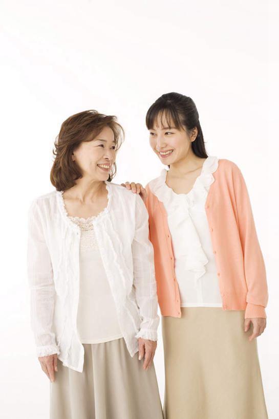 东方人,两个人,家庭,母亲,女儿,站,笑,微笑,露齿笑,竖图,室内,白天,白色背景,正面,亚洲,服装,注视,休闲装,黄种人,衣服,观察,看,站着,休闲,温暖,温馨,母女,一家人,休闲服,橙色,母爱,摄影,服饰,影棚,观看,和睦,察看,关注,年轻女性,女人,女性,中年女性,亚洲人,站立,半身,彩图,影棚拍摄,拍摄,融洽