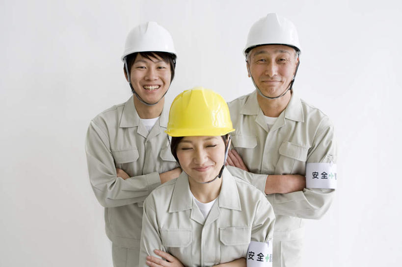 东方人,脸,头,脸颊,三个人,工程师,建筑工人,建筑师,站,双手交叉,横图,俯视,室内,特写,白天,白色背景,工作服,制服,帽子,亚洲,头盔,注视,黄种人,黄色,白色,安全帽,观察,看,站着,摄影,影棚,观看,察看,双手抱胸,关注,工作制服,男人,男性,年轻男性,年轻女性,女人,女性,中年男性,亚洲人,头部,脸部,脸蛋,面部,技师,建筑工,建筑设计师,站立,半身,彩图,高角度拍摄,影棚拍摄,工作套服,拍摄