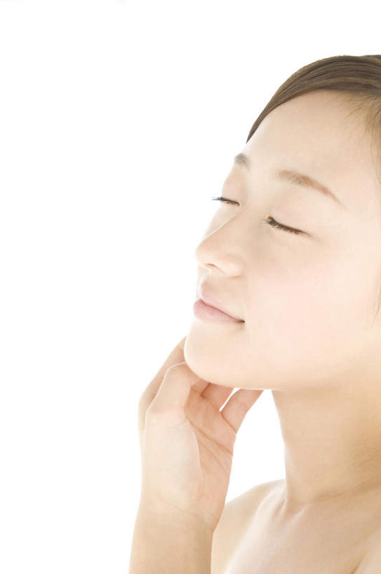 东方人,脸,头,脸颊,手,一个人,站,闭眼,摸,竖图,室内,白天,白色背景,侧面,亚洲,仅一个年轻女性,仅一个女性,仅一个人,抚摸,陶瓷,黄种人,肩膀,站着,手部,摄影,影棚,单手,年轻女性,女人,女性,亚洲人,头部,脸部,脸蛋,面部,闭眼睛,闭着眼,闭着眼睛,触摸,接触,站立,半身,彩图,影棚拍摄,拍摄