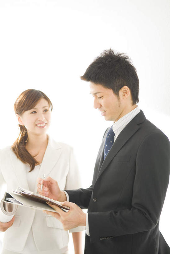 东方人,两个人,同事,商务人士,商务男性,商务女性,站,竖图,室内,白天,白色背景,正面,衬衫,成功,合作,团队,集体,信心,亚洲,套装,笔,办公用品,记事本,领带,圆珠笔,拿,拿着,注视,黄种人,队伍,文具,黑色,本子,笔记本,学习用品,观察,看,站着,摄影,影棚,观看,文具用品,察看,领导,成就,关注,商务装,合伙,领袖,工薪阶层,男人,男性,年轻男性,年轻女性,女人,女性,亚洲人,年轻人,长发,白领,上班族,站立,半身,彩图,影棚拍摄,衬衣,拍摄