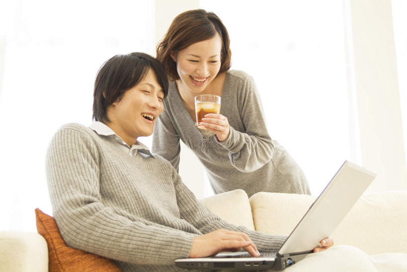 东方人,两个人,夫妻,客厅,站,坐,笑,微笑,露齿笑,横图,室内,白天,仰视,爱情,电脑,笔记本电脑,茶,靠垫,沙发,杯子,亚洲,撑,敲打,服装,网络,靠枕,一杯,浪漫,拿,拿着,注视,休闲装,黄种人,输入,通讯设备,玻璃制品,一个,衣服,白色,水杯,抱枕,枕头,打字,观察,看,站着,休闲,休闲服,橙色,恩爱,恋人,服饰,单个,观看,点击,敲击,察看,无线,起居室,撑着,关注,通信设备,无线网络,布艺沙发,无线上网,便携式电脑,客堂,按键,手提电脑,男人,男性,年轻男性,年轻女性,女人,女性,亚洲人,夫妇,情侣,玻璃杯,站立,坐着,半身,彩图,低角度拍摄,伴侣