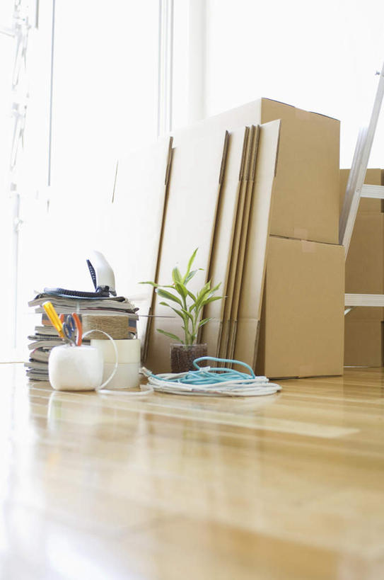 无人,攀登,竖图,俯视,室内,白天,窗户,地板,落地窗,书籍,许多,连接,修剪,组合,弯曲,包装,工具,剪刀,钳子,梯子,纸箱,阶梯,地面,加工,木地板,玻璃窗,黄色,蓝色,白色,容器,绳子,箱子,爬,上升,老虎钳,螺丝刀,起子,裁剪,链接,固定,五金,剪子,剪裁,切割,紧固,拼接,剪断,拼凑,纸板箱,扭转,包装箱,人字梯,拼合,凑集,聚合,撮合,链结,牢固,夹持,登高,书,图书,攀爬,彩图,高角度拍摄