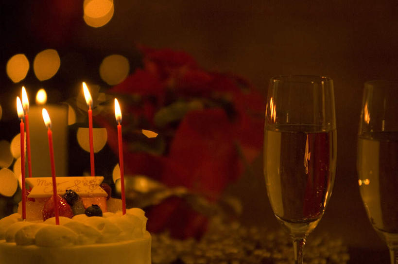 点心,葡萄酒,无人,横图,室内,特写,夜晚,正面,奢侈,下午茶,快乐,草莓,浆果,蓝莓,杯子,蜡烛,水果,许多,朦胧,模糊,新鲜,盛开,高脚杯,火焰,烛光,生食,食品,果实,两杯,一颗,浪漫,燃烧,花蕾,玻璃制品,酒,花,花瓣,花朵,鲜花,食物,糕点,饮料,两个,酒杯,香槟,花苞,花蕊,点燃,一束,诱惑,有机食品,绿色食品,香槟杯,气泡酒,起泡酒,汽酒,玻璃杯,洋莓,水果皇后,山都柿,蓝浆果,蓝靛果,红莓,地莓,彩图,高兴,欢笑,蛋糕